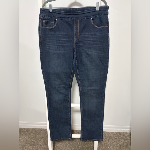 Reitmans RJeans Pull-up Jeans - Picture 3 of 5